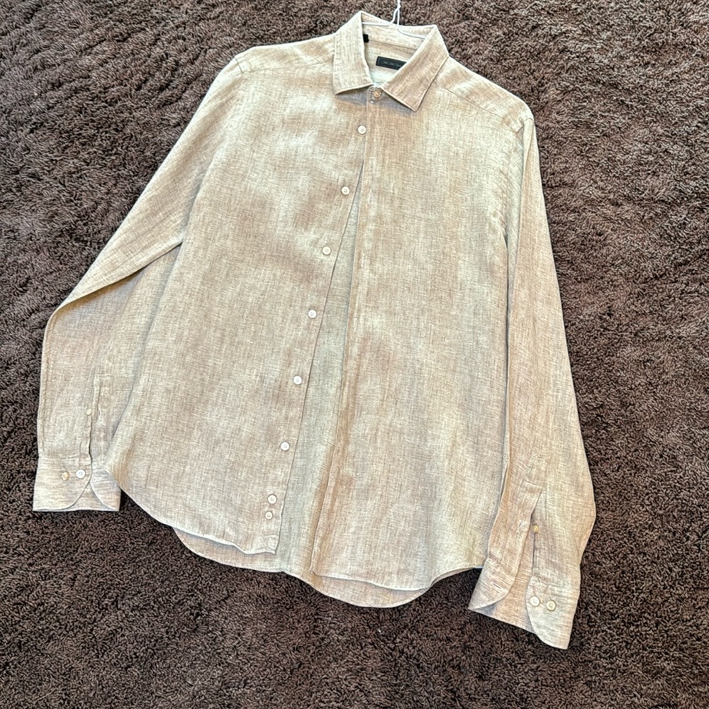 Men’s linen sacks on fifth Avenue button down